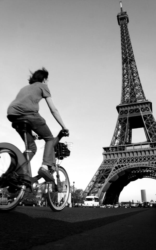 Explore la France à vélo : guide pratique pour le slow tourisme